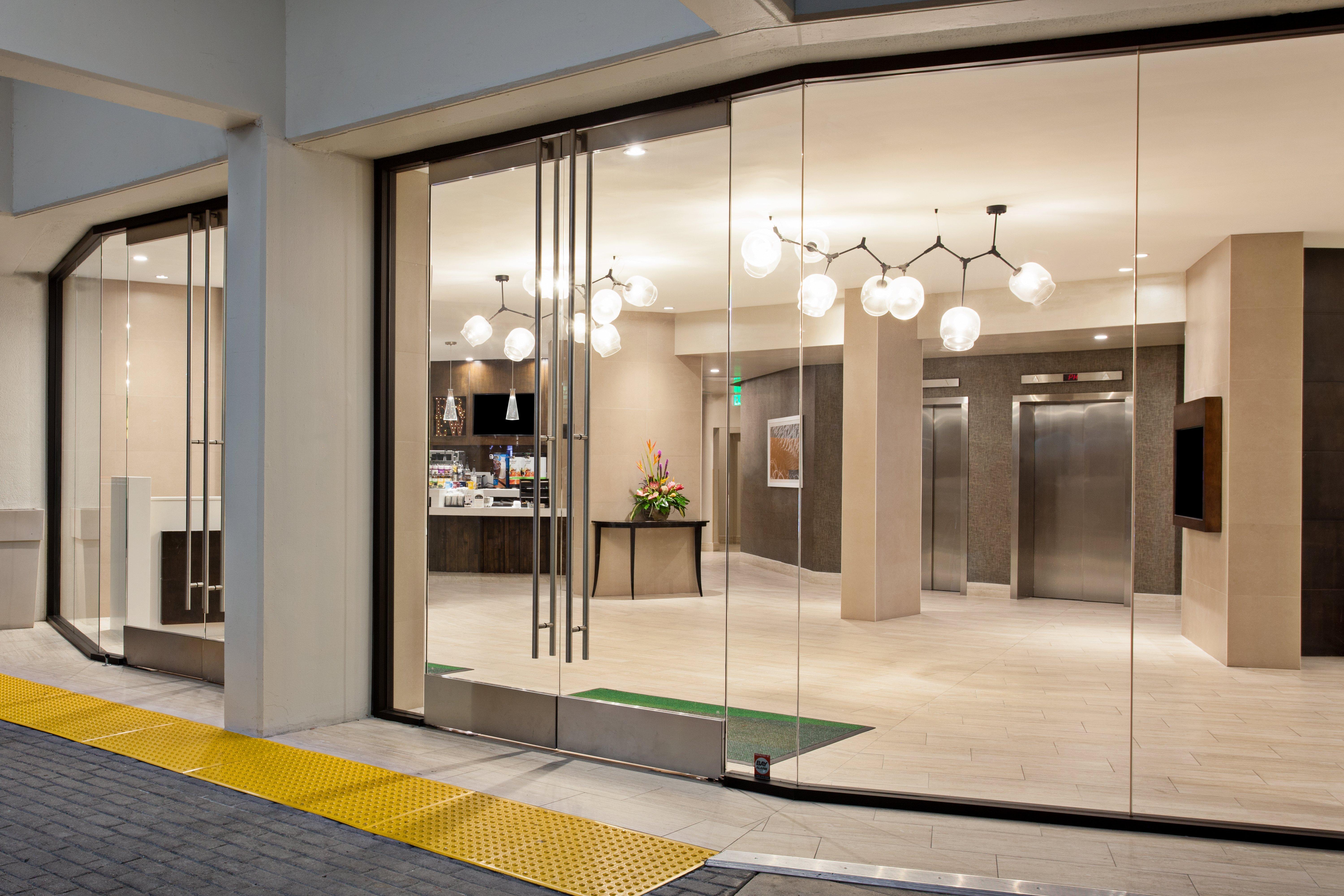 Holiday Inn Long Beach - Airport By Ihg Екстер'єр фото