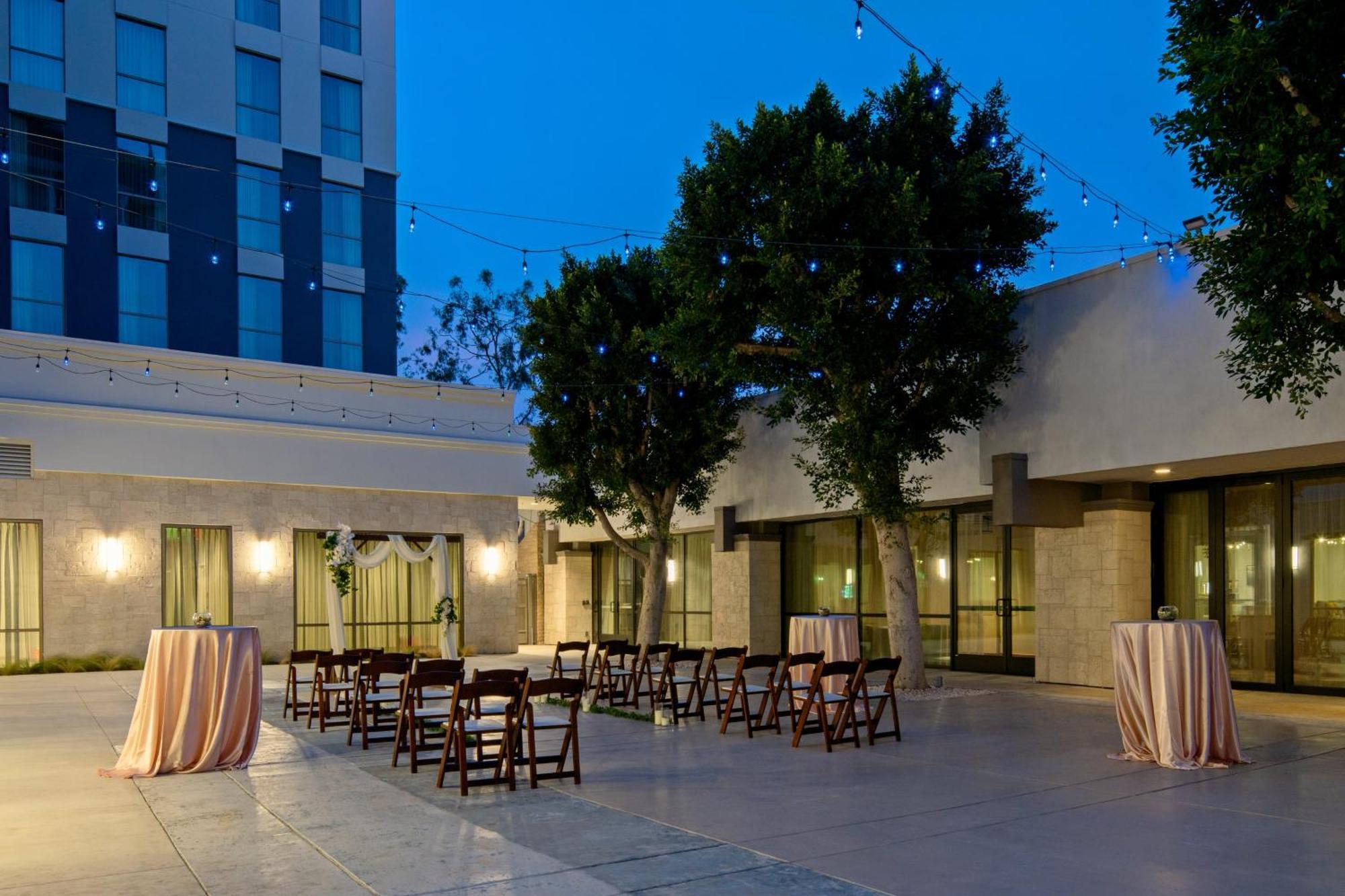 Holiday Inn Long Beach - Airport By Ihg Екстер'єр фото